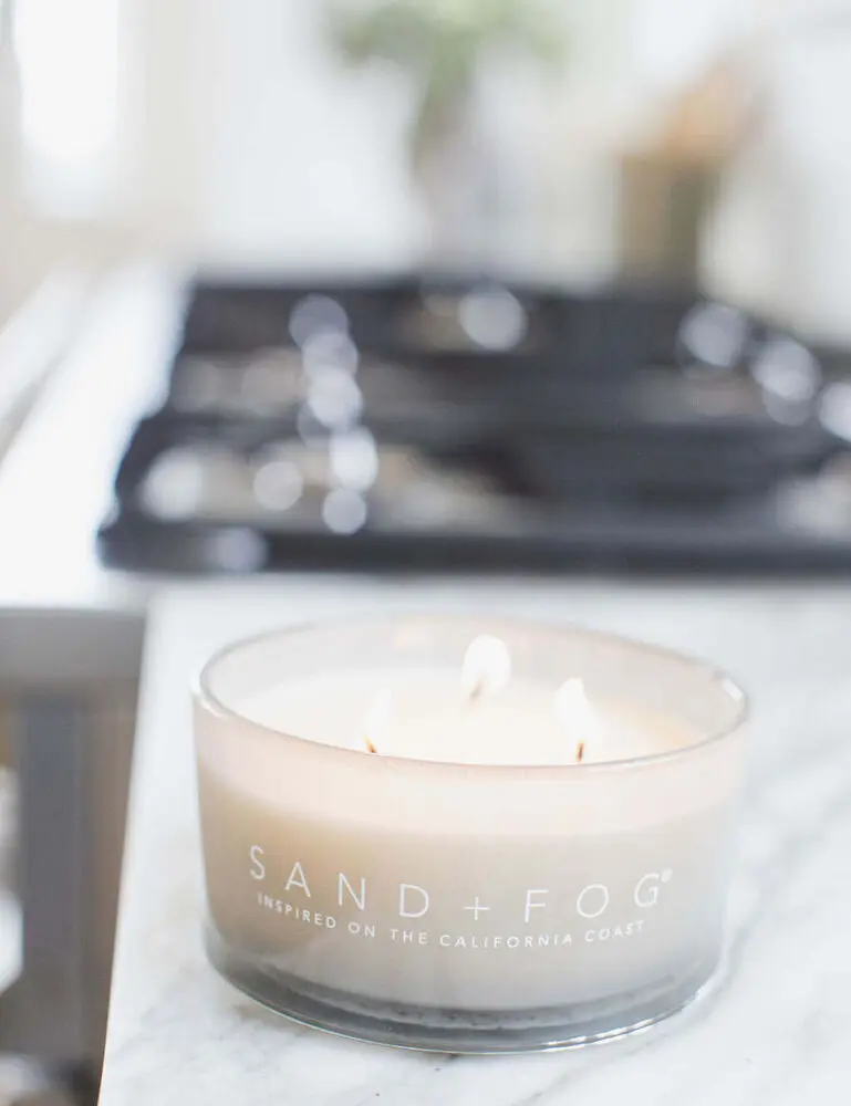 Vanilla Oud 10 Oz Scented Candle - Image 5