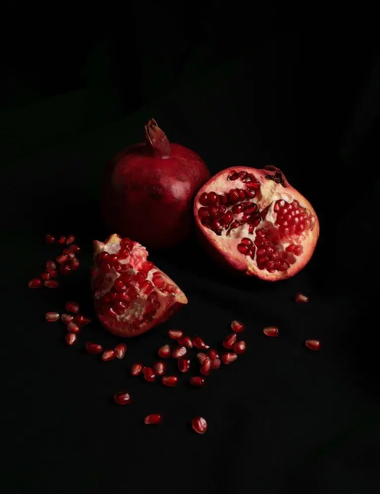 Pomegranate Noir 10 Oz Scented Candle - Image 2