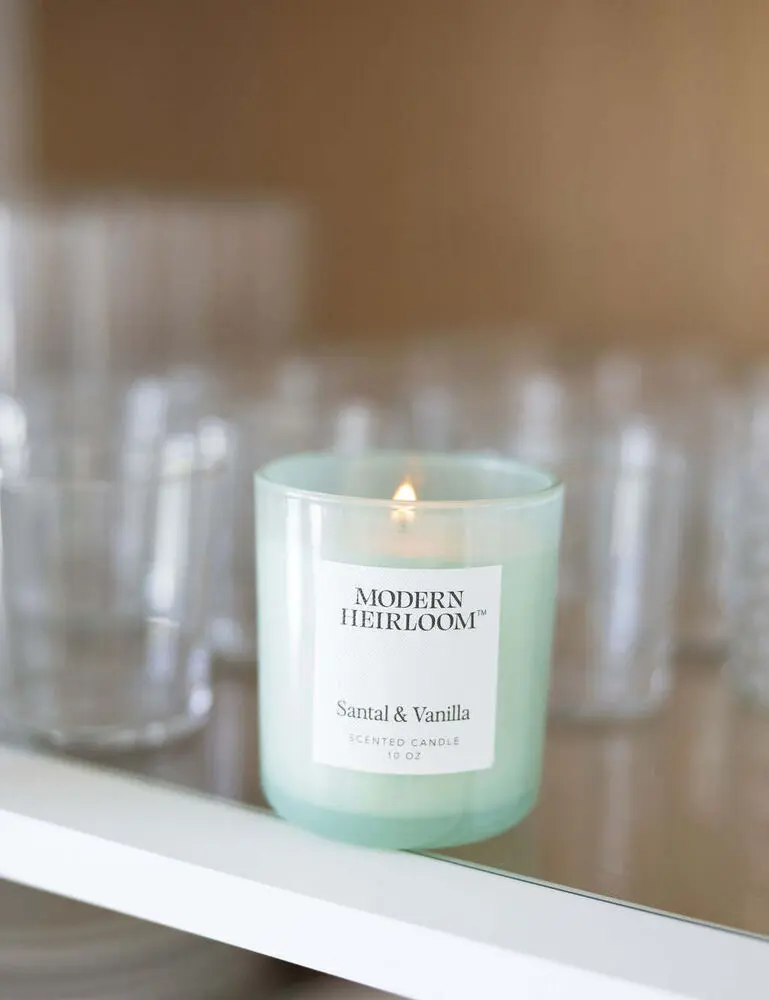 Santal & Vanilla 10 Oz Scented Candle - Image 4
