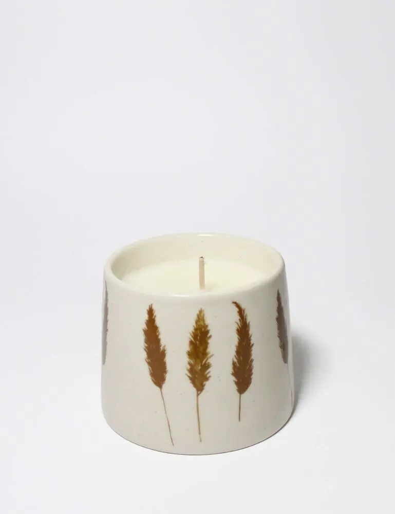 Amber & Fig Natural Home 7 Oz Scented Candle - Image 3